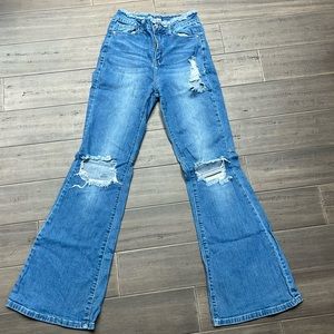 Women’s Fashion Nova Jeans Flare Distressed size 27